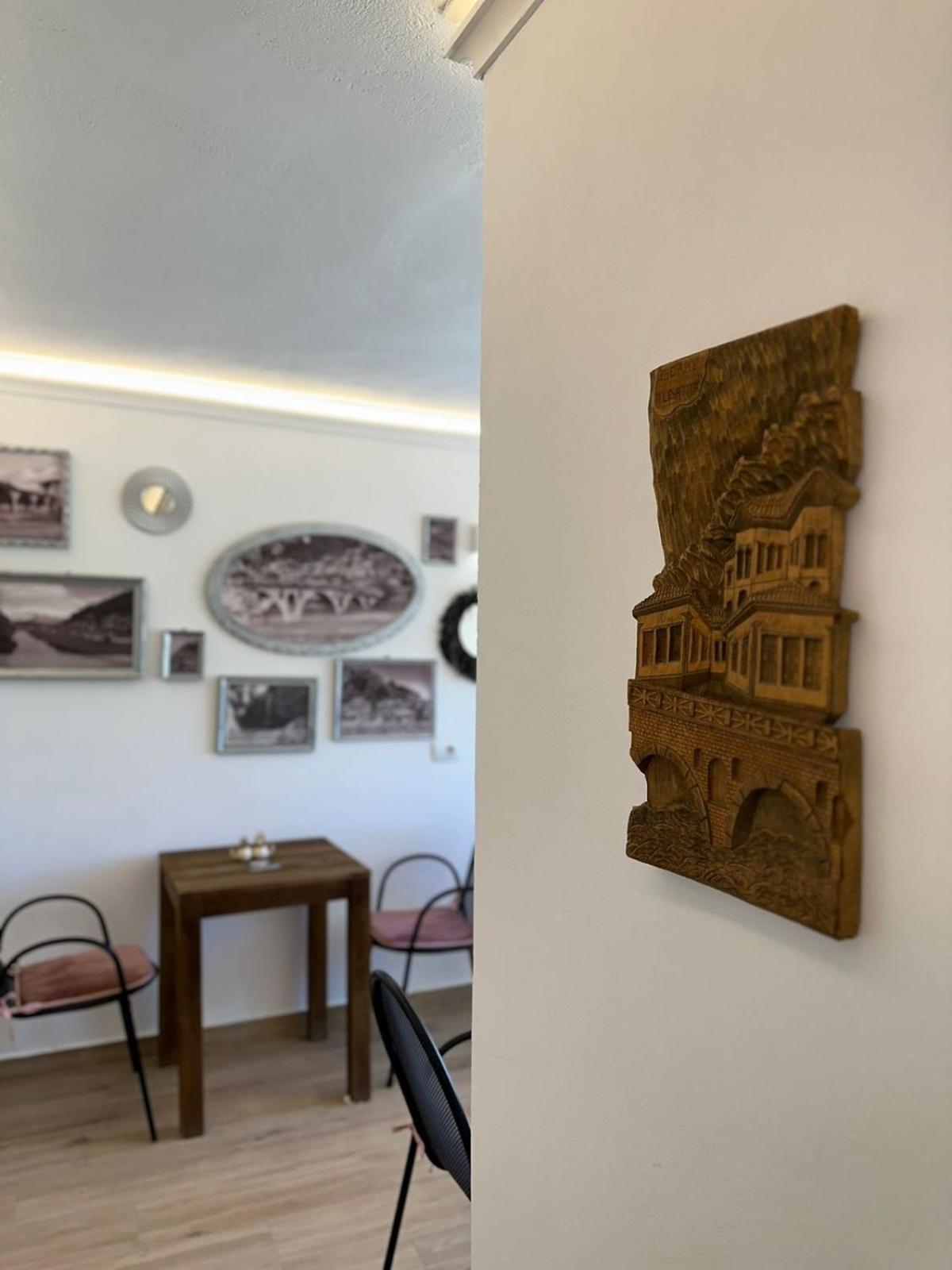 Vila Fatos Qama Berat Buitenkant foto